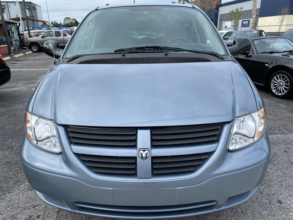 2005 Dodge Grand Caravan - $9,980