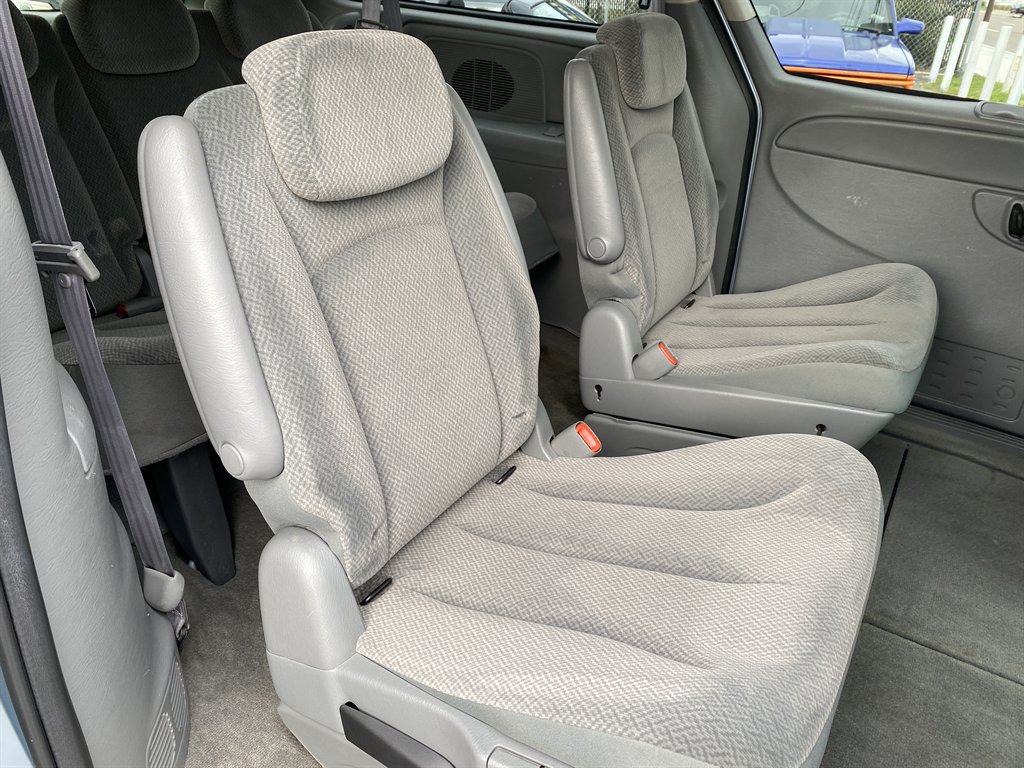 2005 Dodge Grand Caravan - $9,980