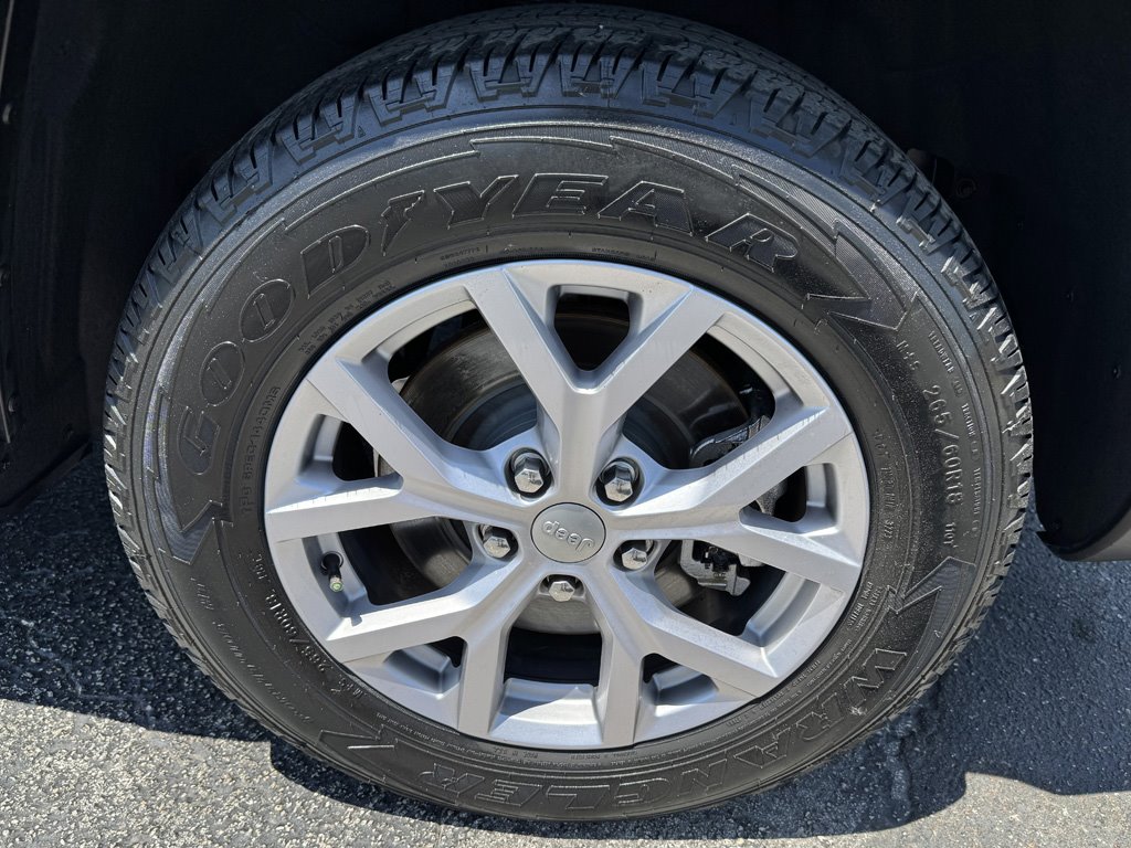 2022 Jeep Cherokee - $27,980