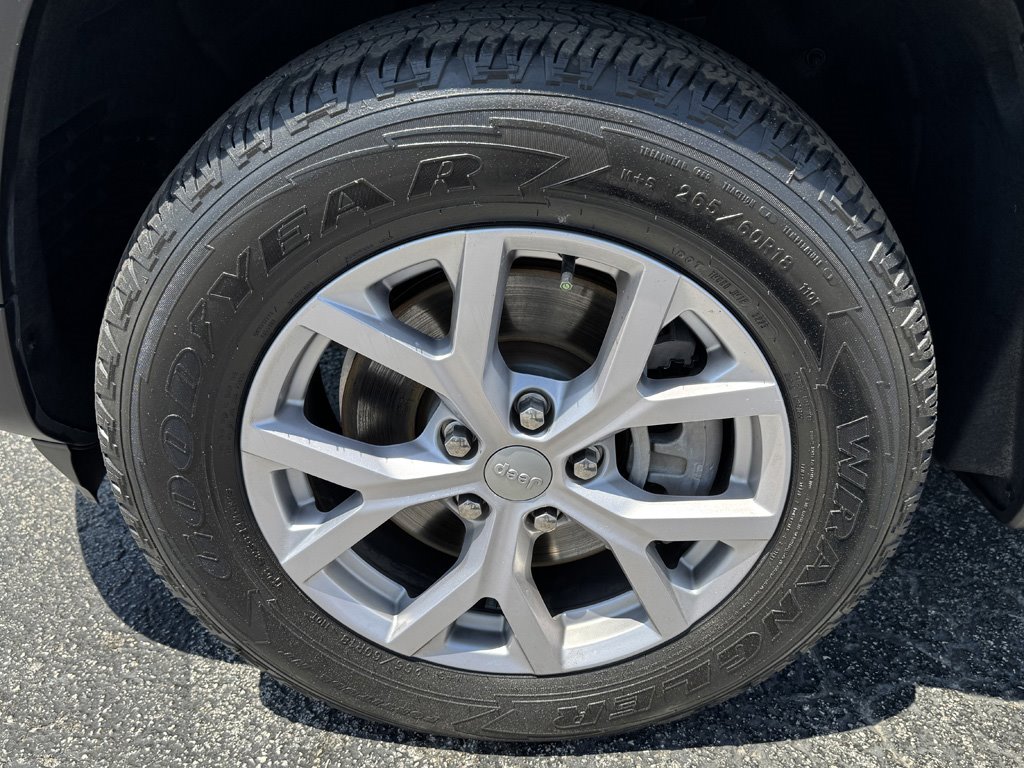 2022 Jeep Cherokee - $27,980