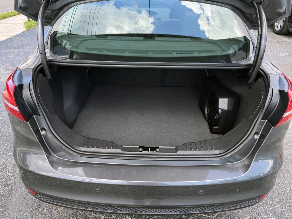 2015 Ford Focus - $10,980