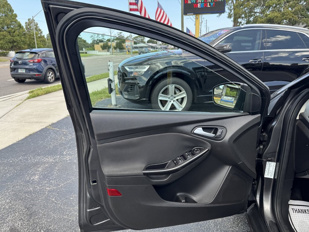 2015 Ford Focus - $10,980