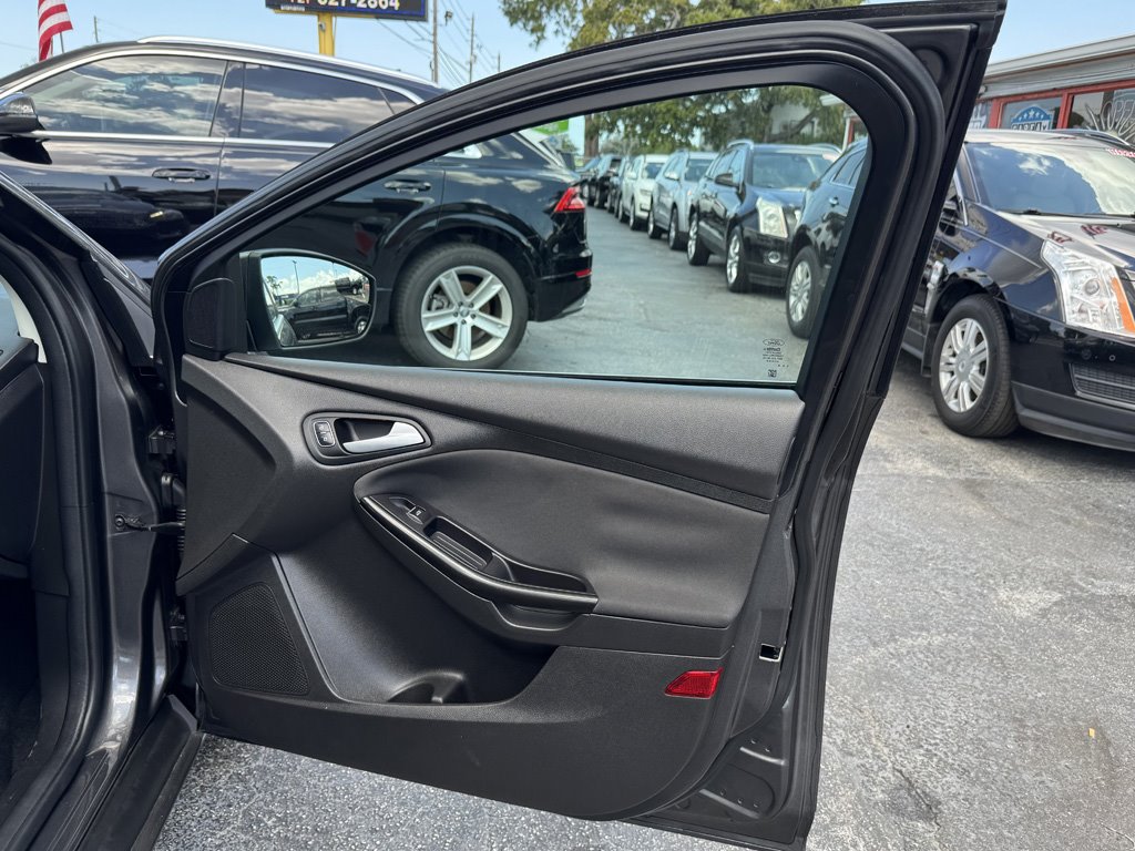 2015 Ford Focus - $10,980