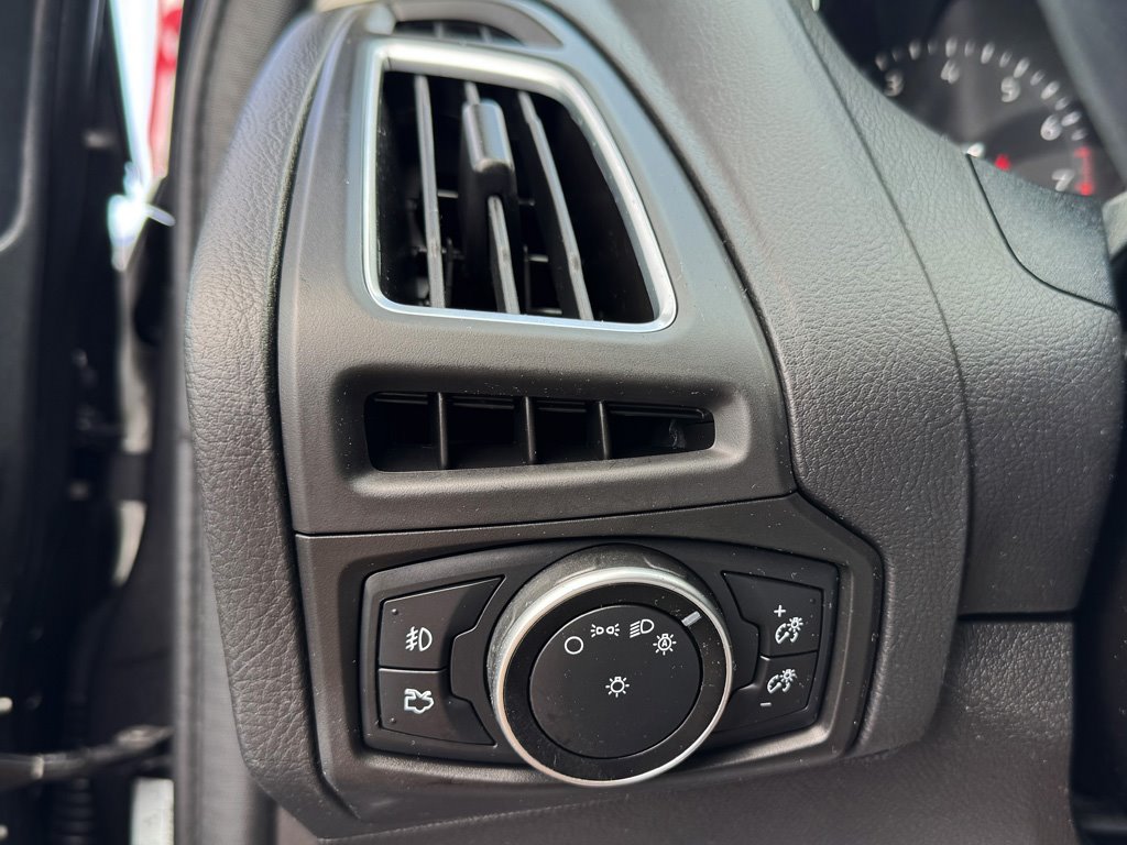 2015 Ford Focus - $10,980