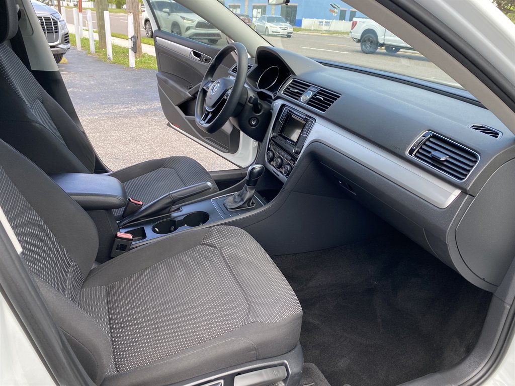 2017 Volkswagen Passat - $12,980