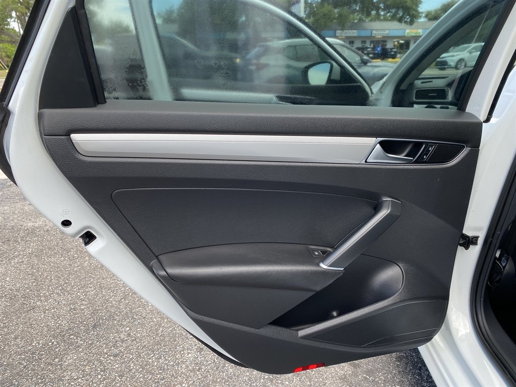2017 Volkswagen Passat - $12,980
