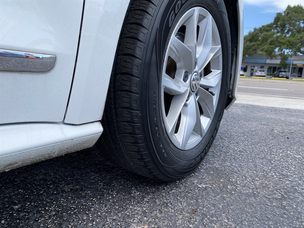 2017 Volkswagen Passat - $12,980