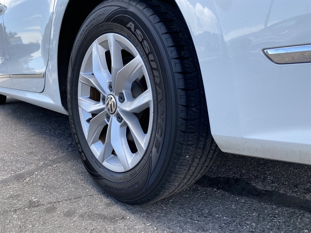 2017 Volkswagen Passat - $12,980