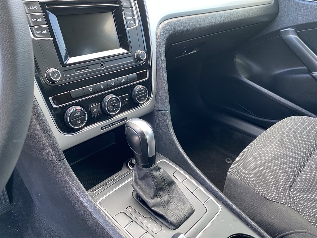 2017 Volkswagen Passat - $12,980