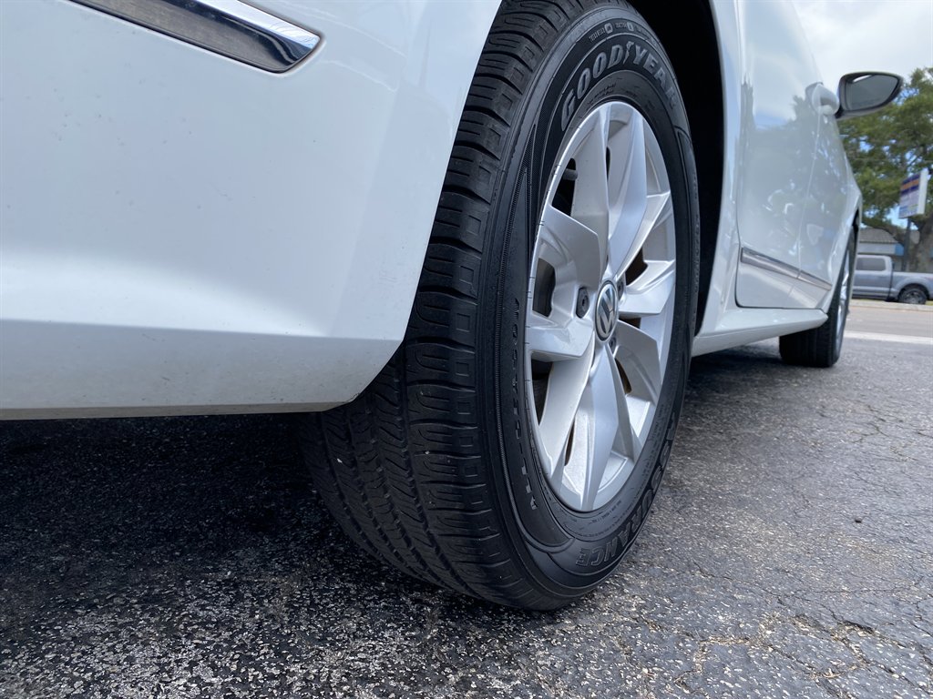 2017 Volkswagen Passat - $12,980