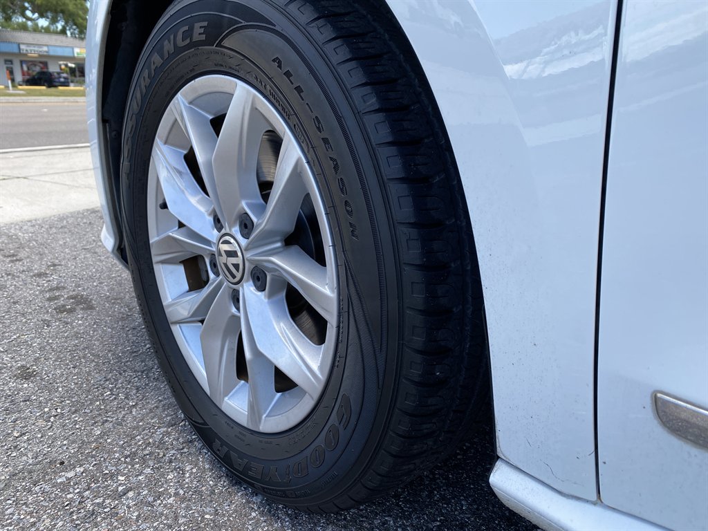2017 Volkswagen Passat - $12,980