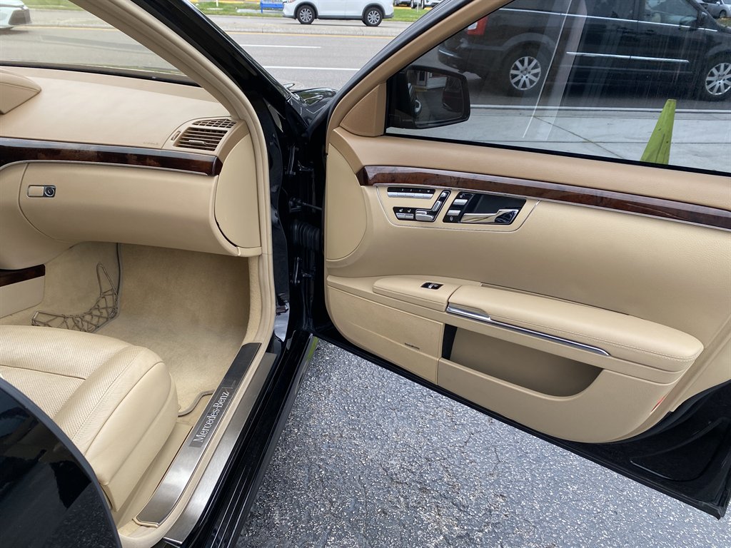 2011 Mercedes-Benz S-class - $12,980
