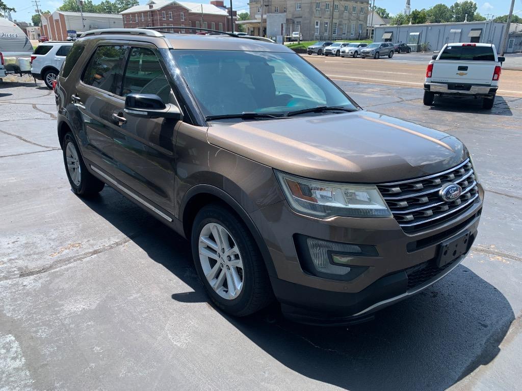 2016 Ford Explorer - $12,175