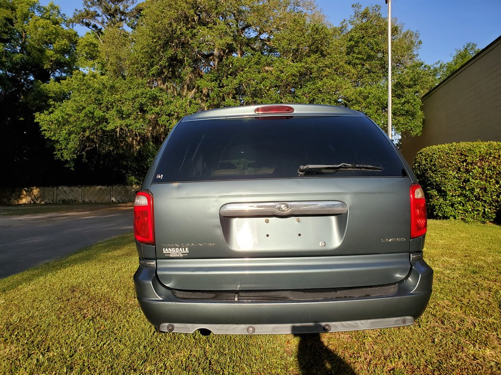2005 CHRYSLER Town and Country Minivan - $2,995