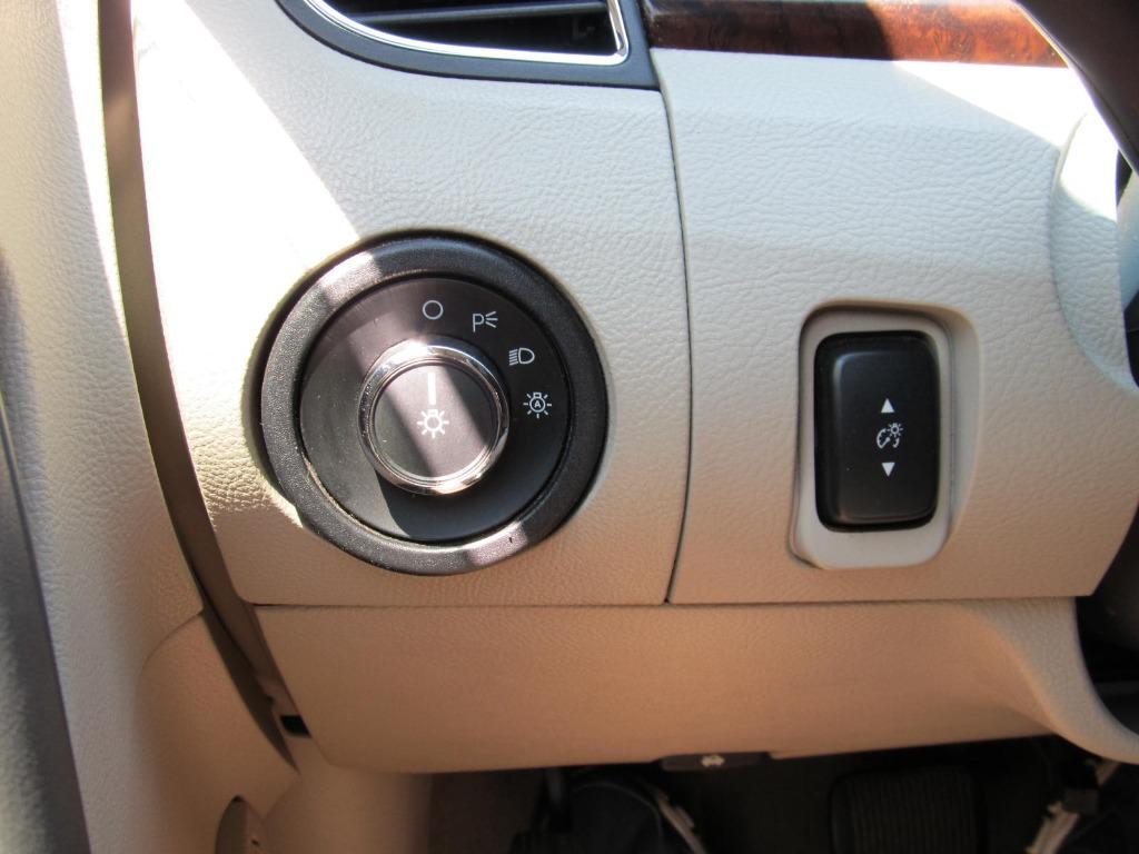 2010 Ford Taurus SEL photo