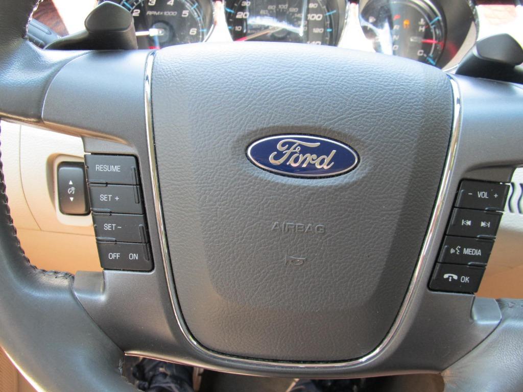 2010 Ford Taurus SEL photo
