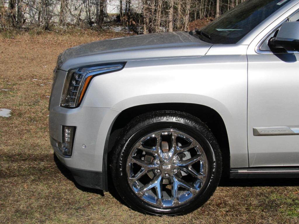 2017 Cadillac Escalade Platinum photo
