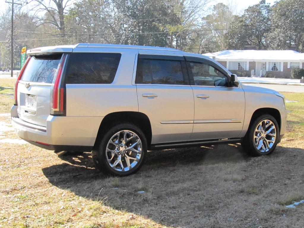 2017 Cadillac Escalade Platinum photo