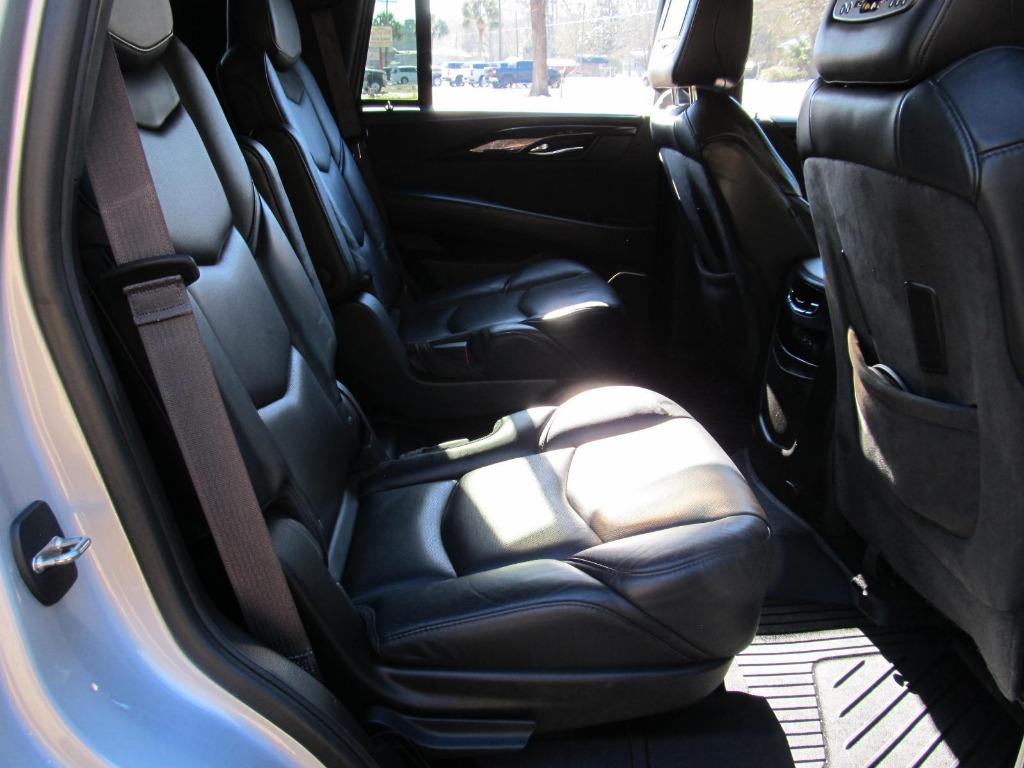 2017 Cadillac Escalade Platinum photo