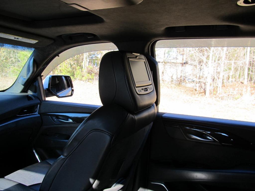 2017 Cadillac Escalade Platinum photo