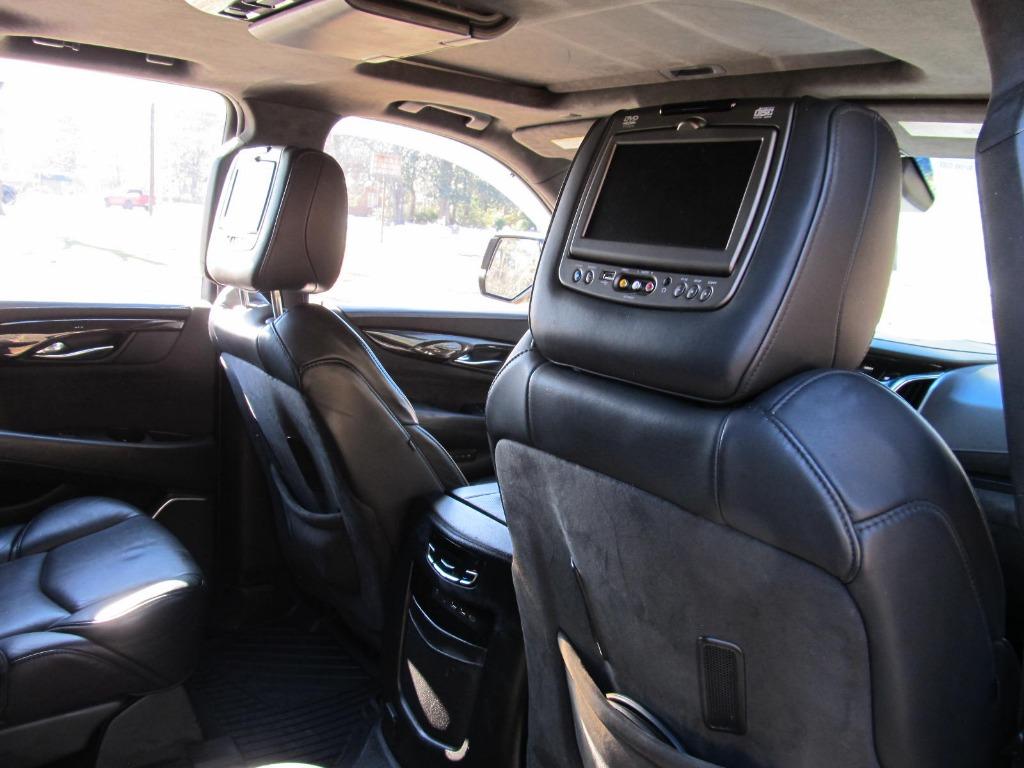 2017 Cadillac Escalade Platinum photo