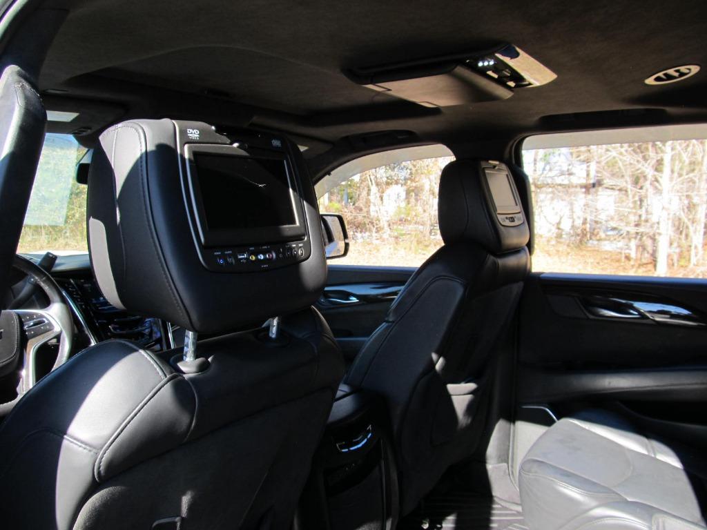 2017 Cadillac Escalade Platinum photo