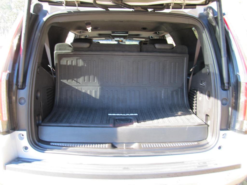 2017 Cadillac Escalade Platinum photo
