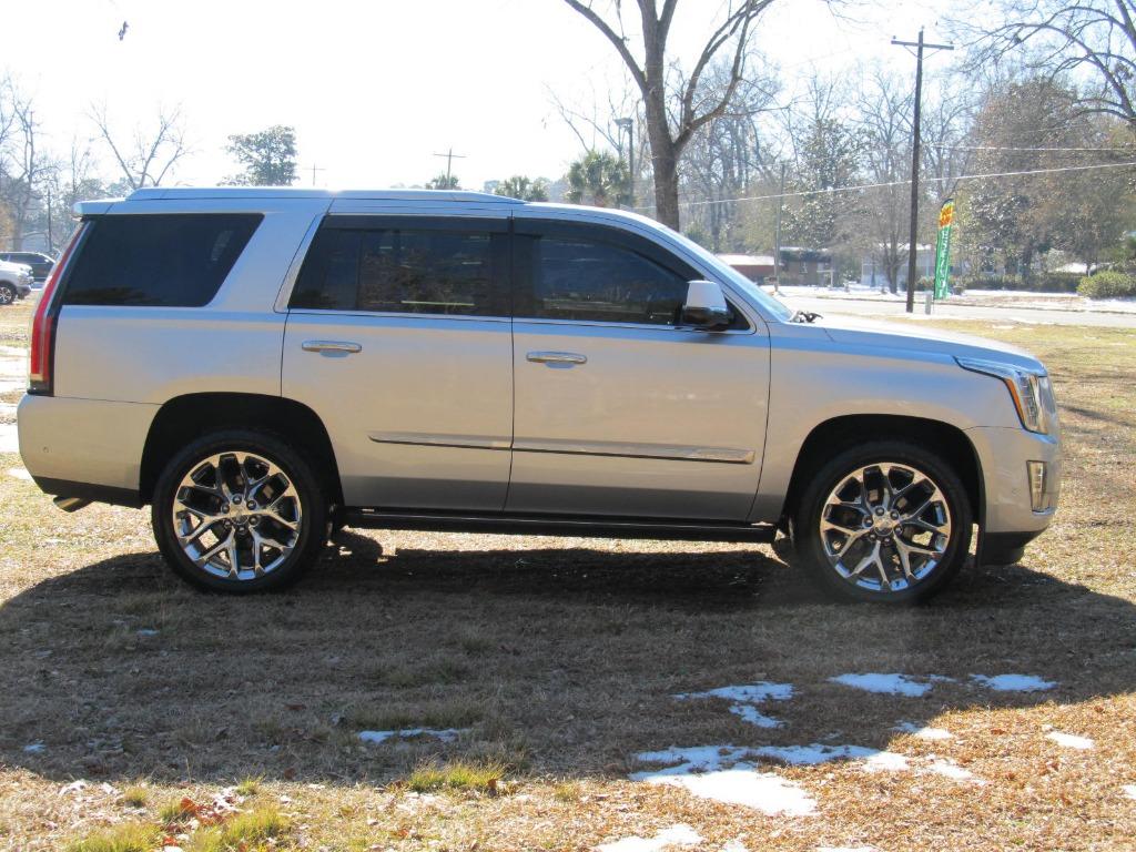 2017 Cadillac Escalade Platinum photo