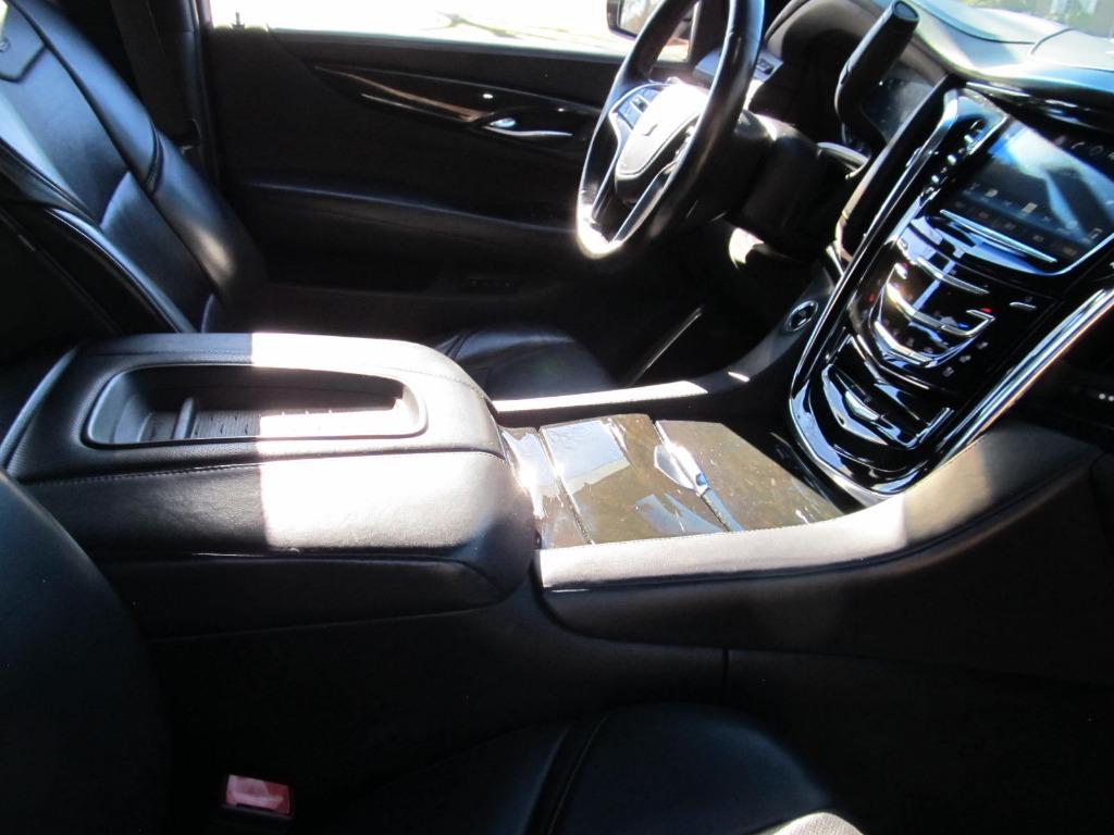 2017 Cadillac Escalade Platinum photo