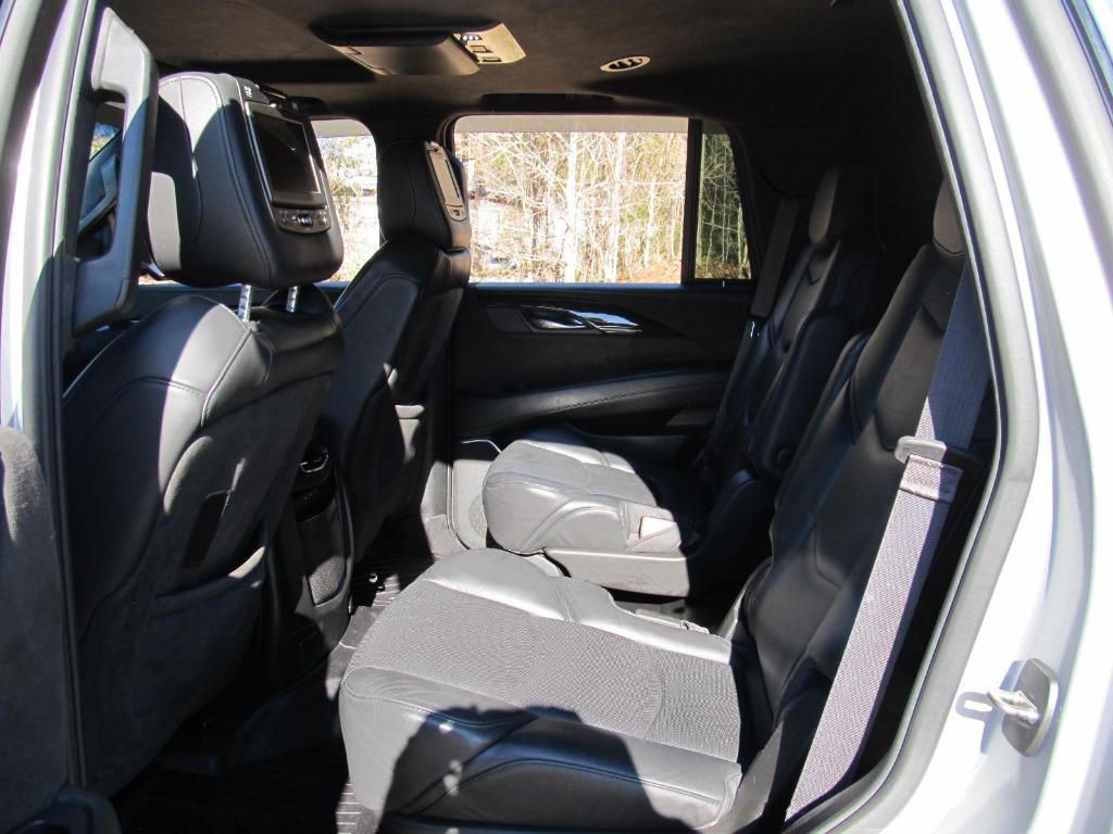 2017 Cadillac Escalade Platinum photo