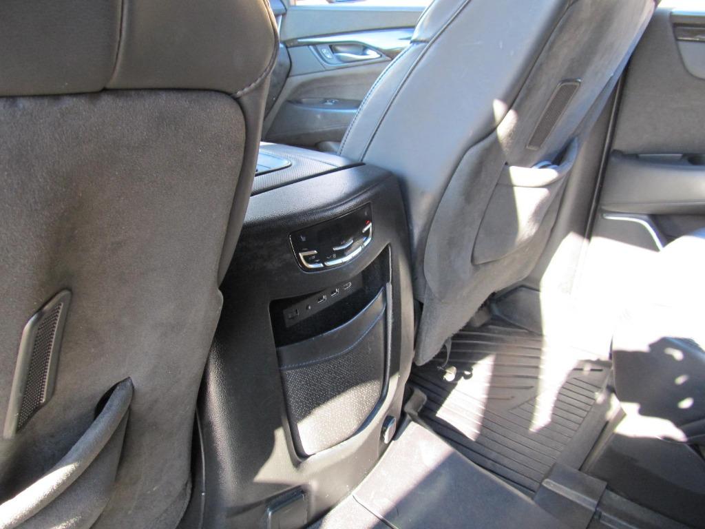 2017 Cadillac Escalade Platinum photo
