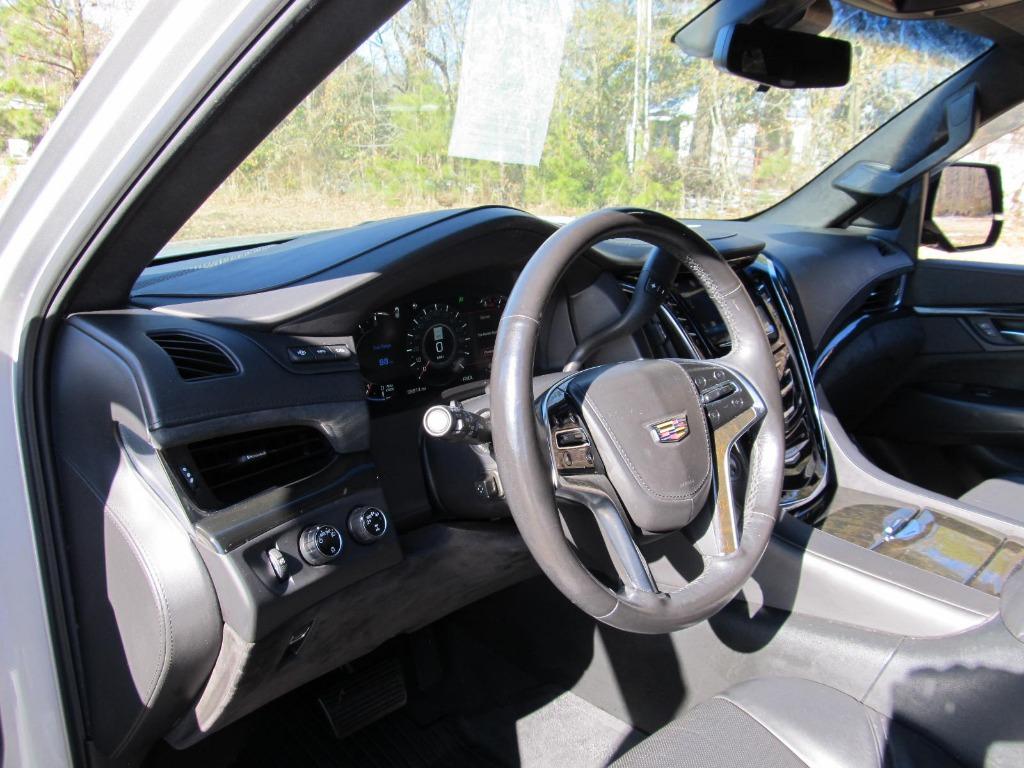 2017 Cadillac Escalade Platinum photo