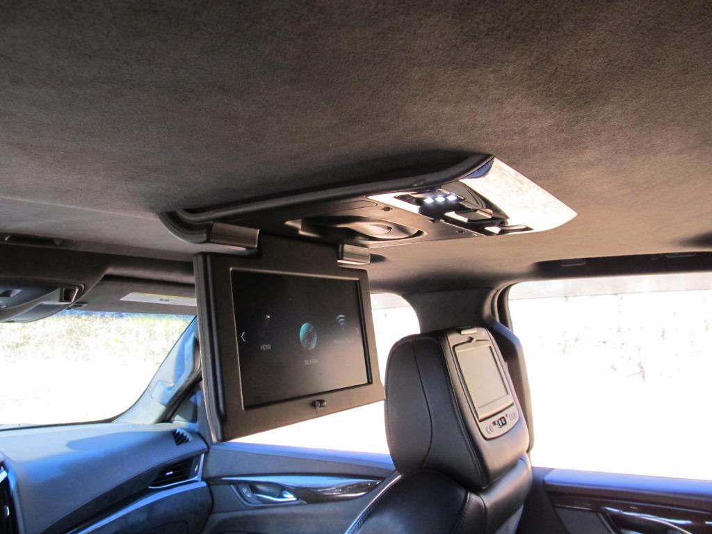 2017 Cadillac Escalade Platinum photo