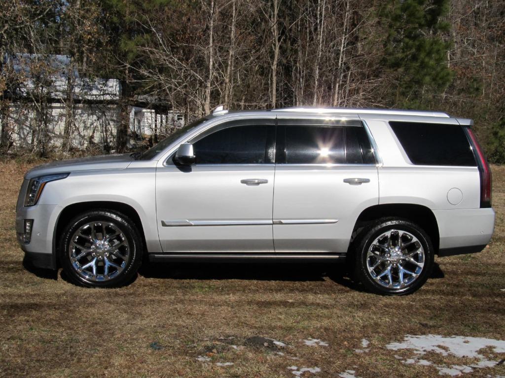 2017 Cadillac Escalade Platinum photo