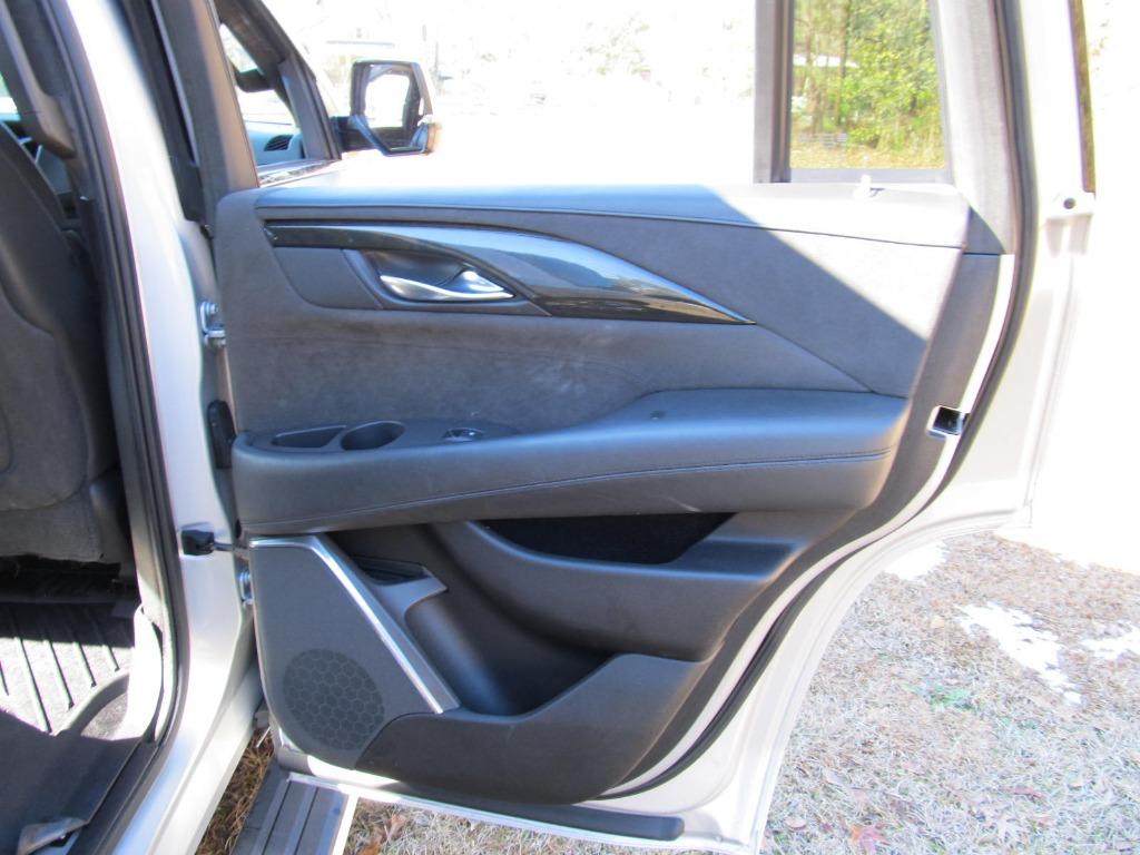 2017 Cadillac Escalade Platinum photo