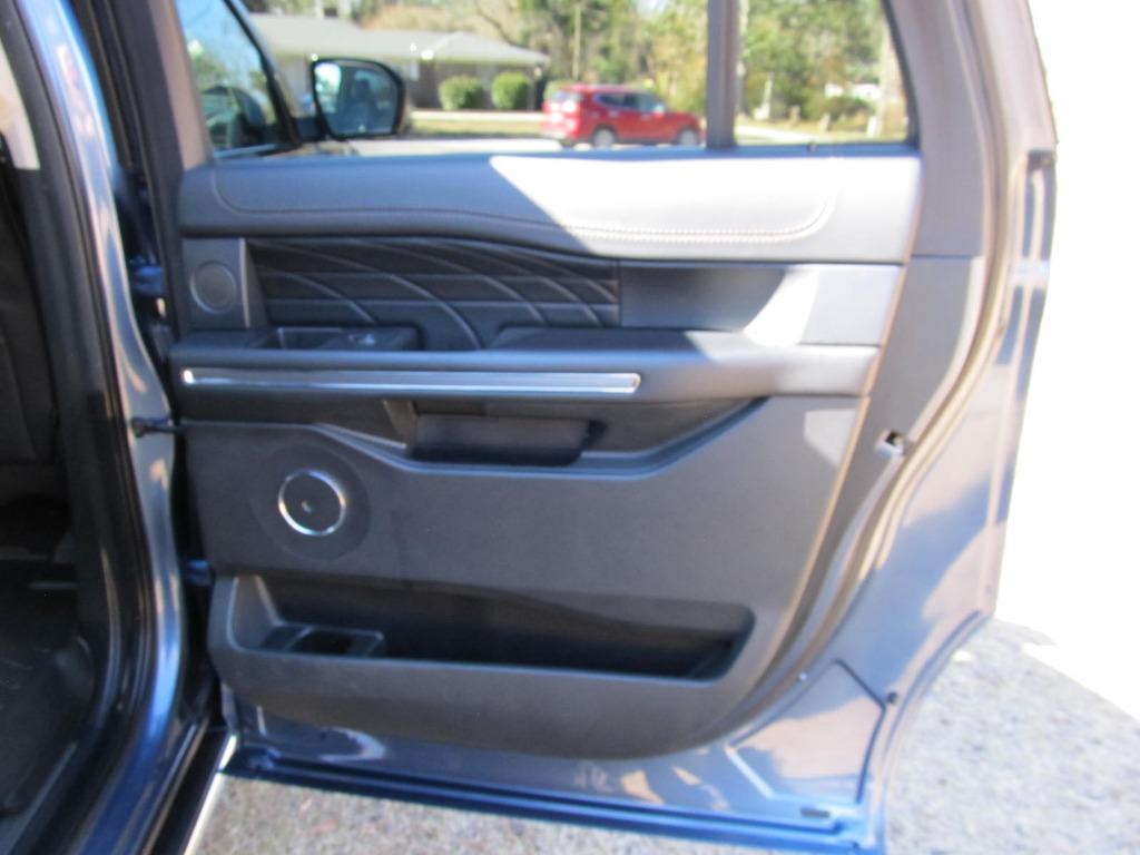 2020 Ford Expedition Max Platinum photo