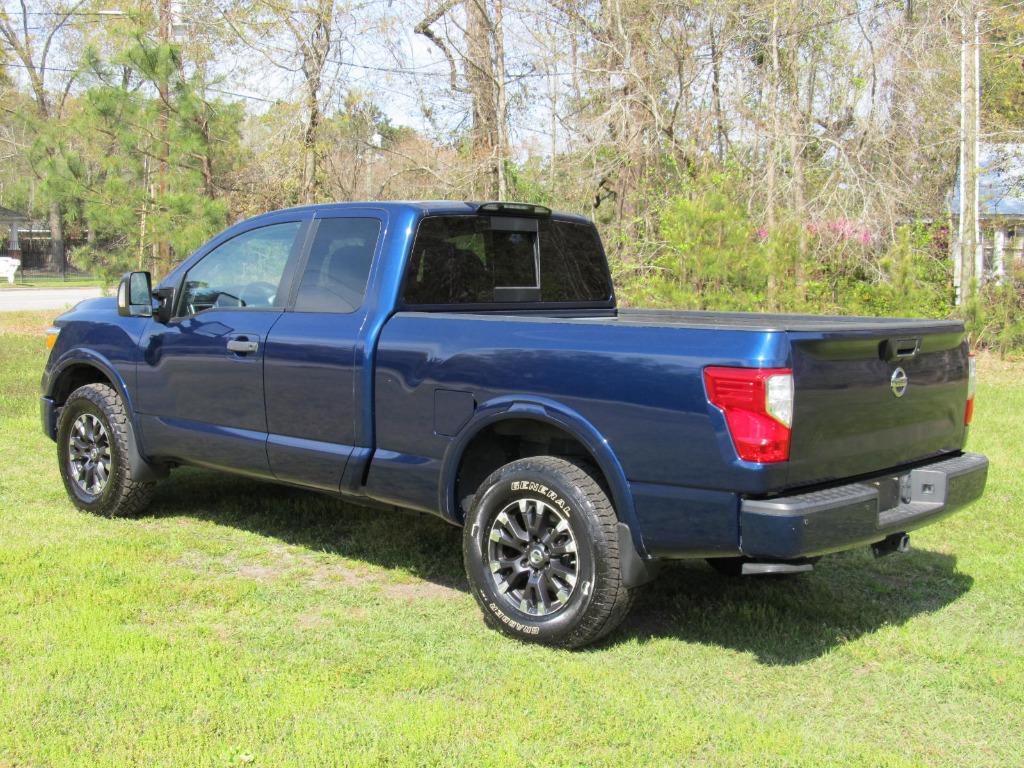 2018 Nissan Titan PRO-4x photo