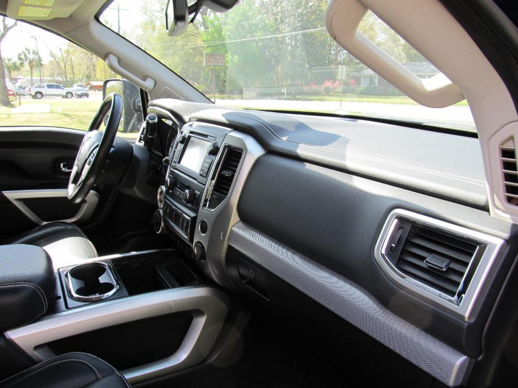 2018 Nissan Titan PRO-4x photo