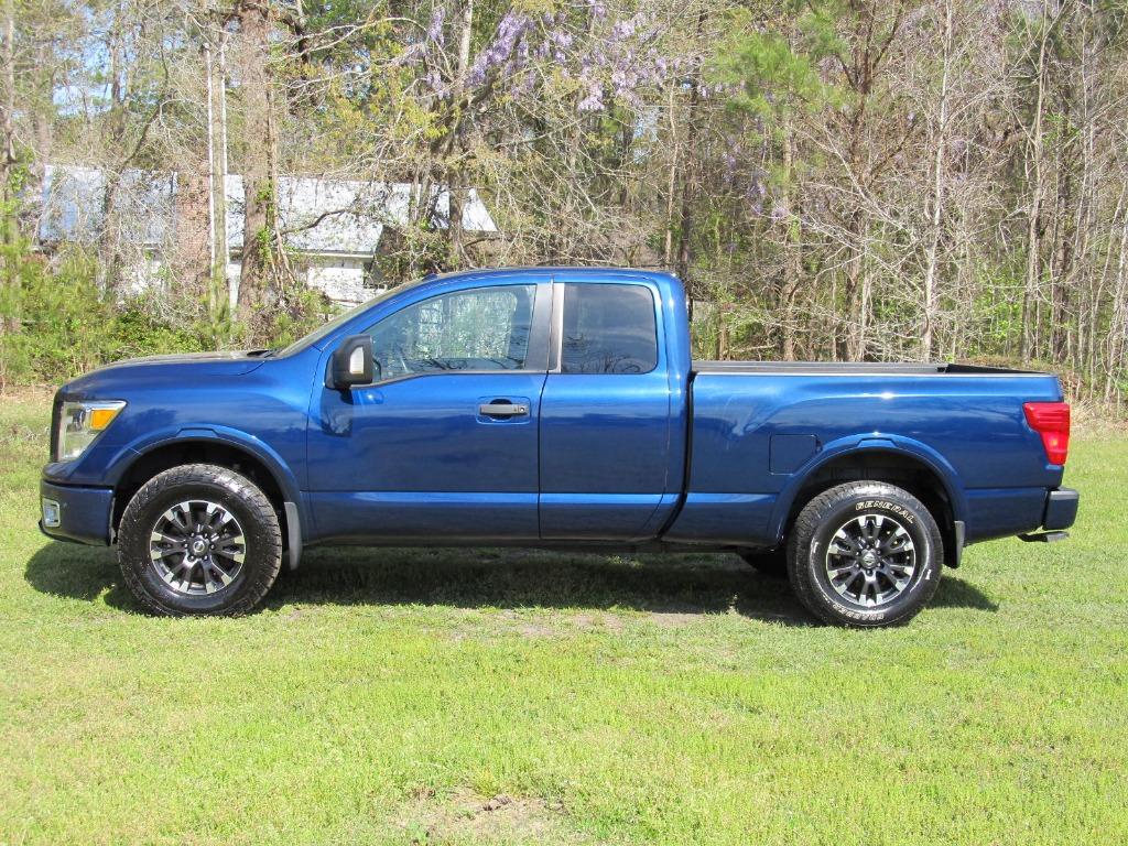 2018 Nissan Titan PRO-4x photo
