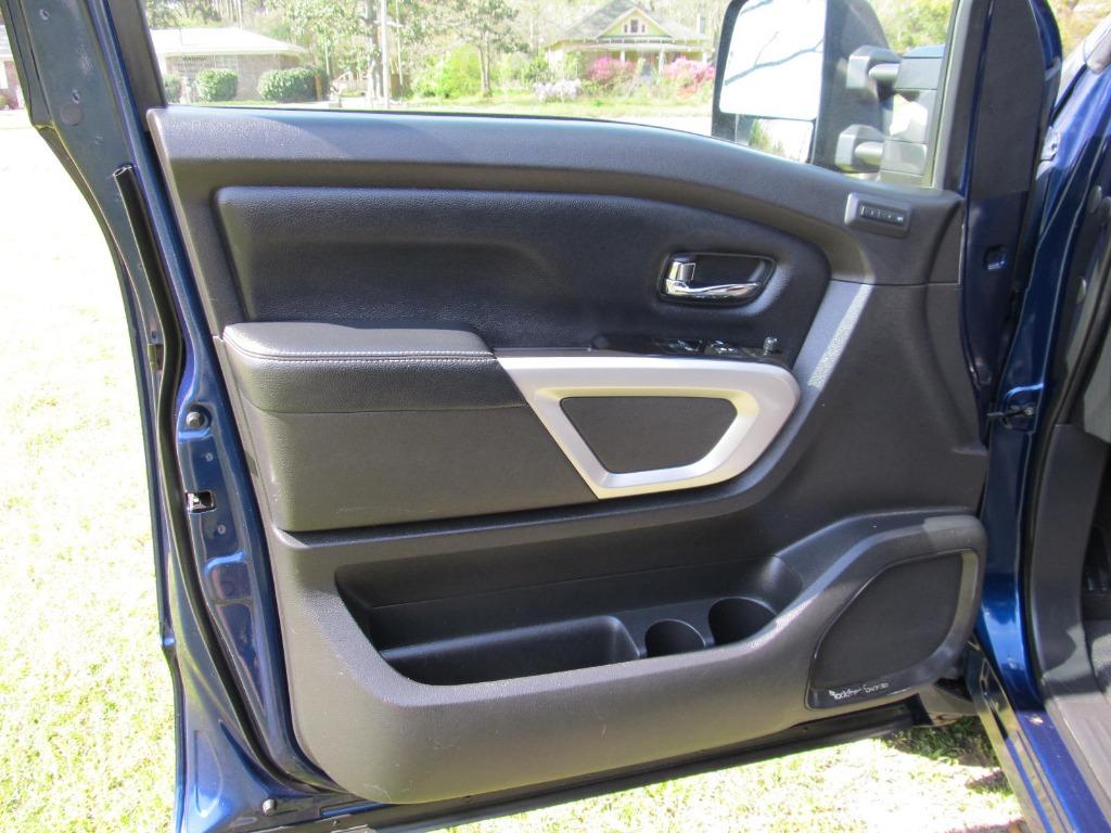 2018 Nissan Titan PRO-4x photo