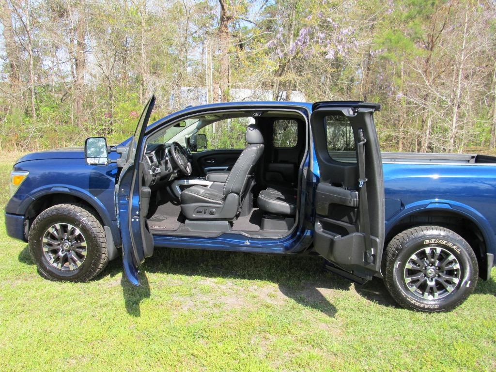 2018 Nissan Titan PRO-4x photo
