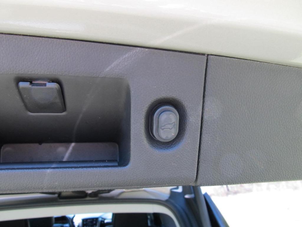 2015 GMC Yukon SLT photo