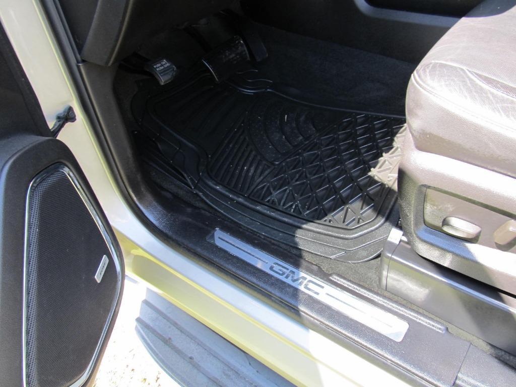 2015 GMC Yukon SLT photo