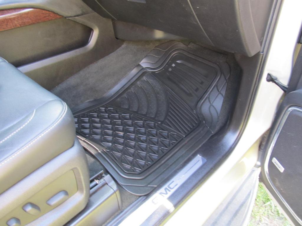 2015 GMC Yukon SLT photo