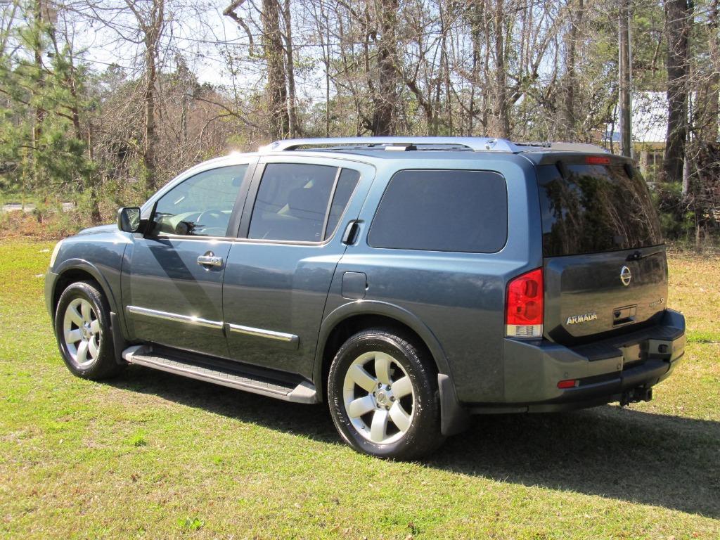2013 Nissan Armada SV photo