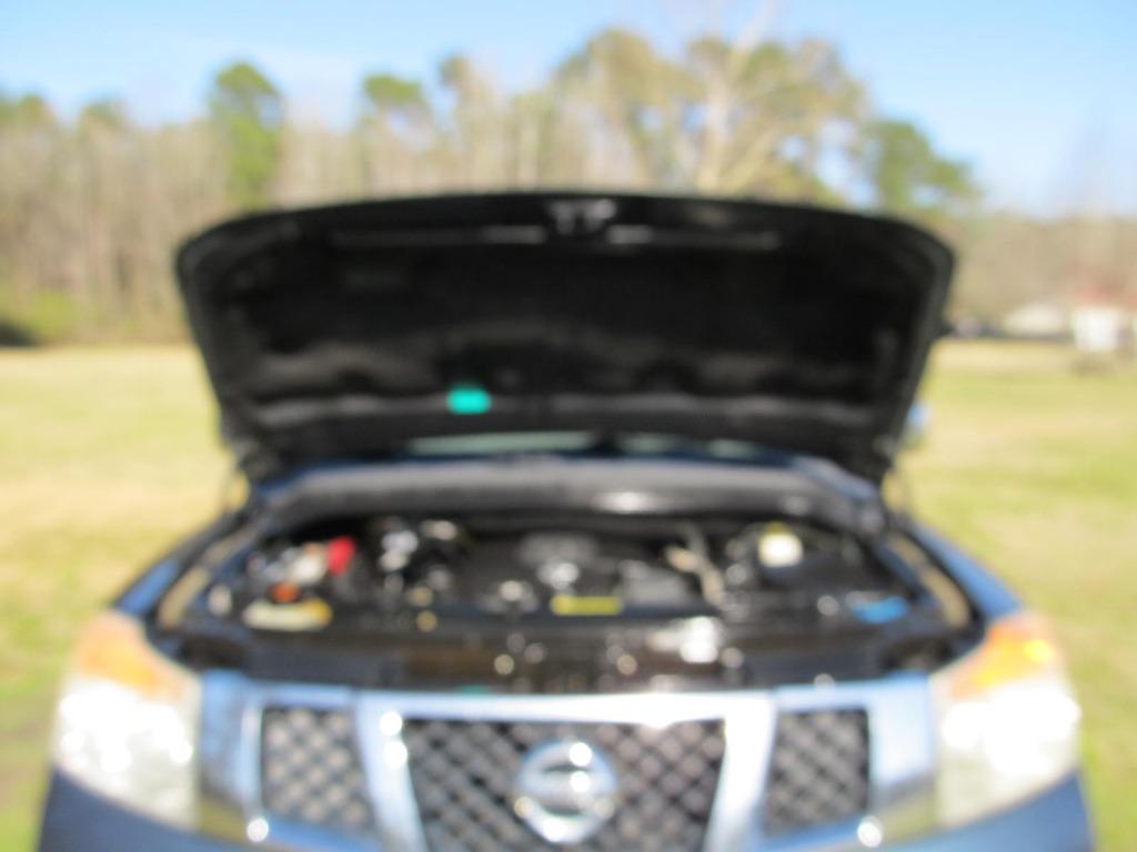2013 Nissan Armada SV photo