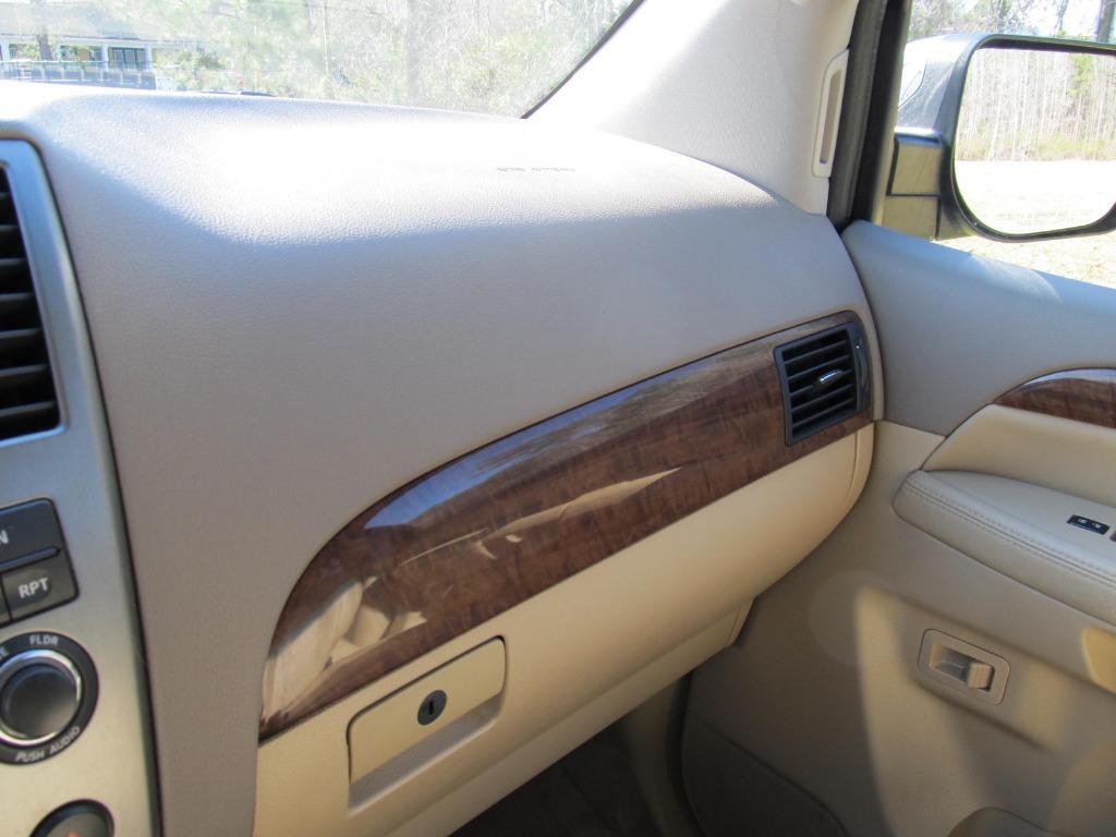 2013 Nissan Armada SV photo