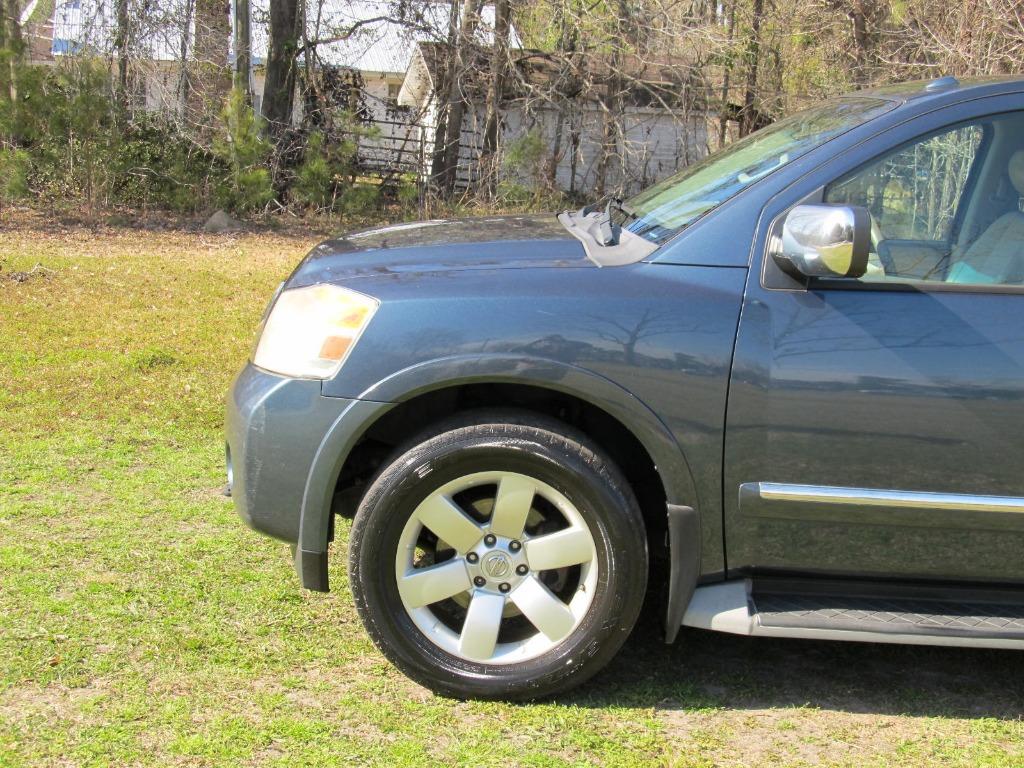 2013 Nissan Armada SV photo