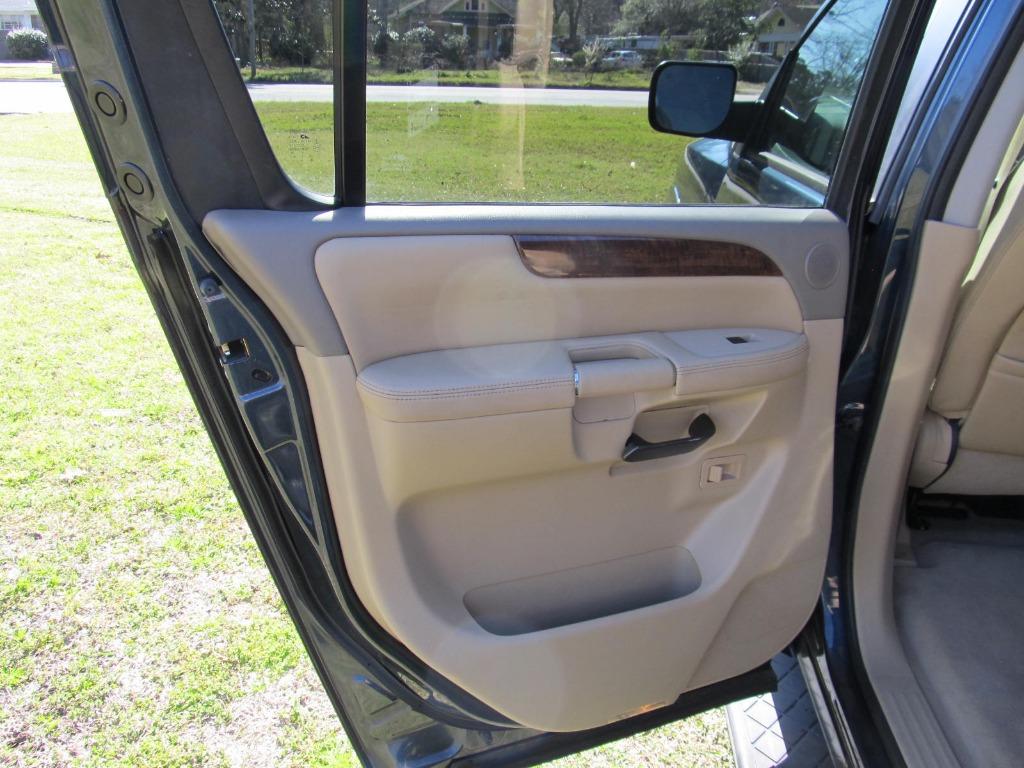 2013 Nissan Armada SV photo