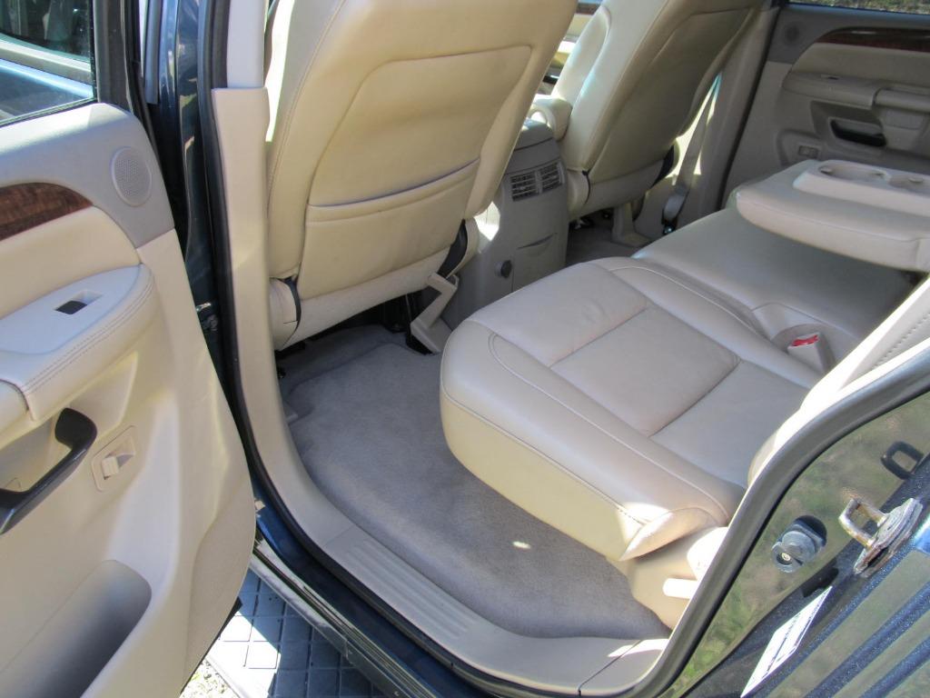 2013 Nissan Armada SV photo